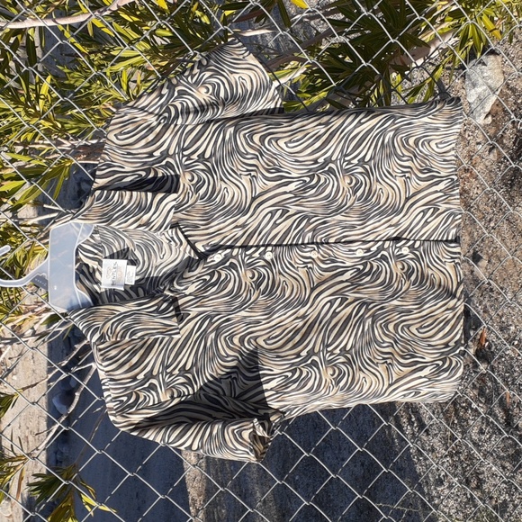 T.R. Bentley Polyester Animal Print Button Up Shirt, Size L - Picture 1 of 10